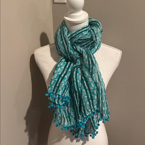 Tory Burch wrap/scarf oblong with T Mongram striped and checker pattern - Picture 4 of 7